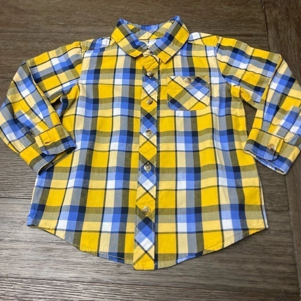 Bundle of 4 Old Navy, Carter, wrangler , design button up dress shirts 3T